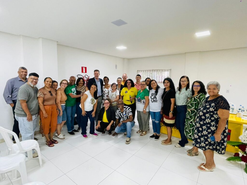 Trabalhadores da educação discutem demandas do Planserv em reunião na APLB Feira